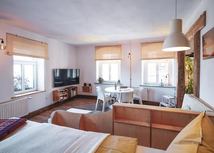 Zur Alten Post, 48qm Individualapartment Mit Blick über Zittaus Altstadt, Im Altstadtkern Umrandet Vom Zittauer Gebirge *